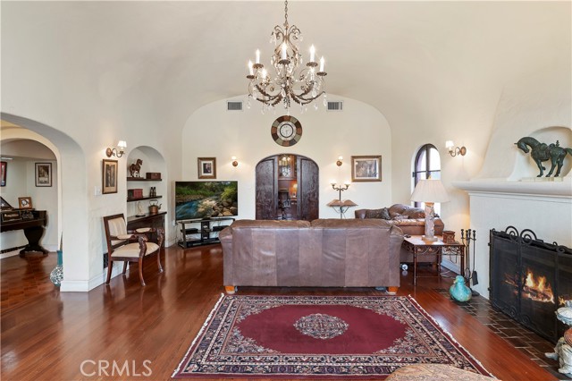 Image 24 of 73 For 4202 University