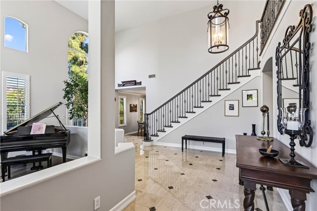 24255 Hillhurst photo 3