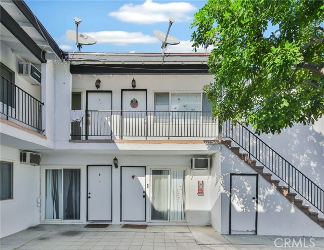 1425 W Stoneridge Court, Ontario CA: https://media.crmls.org/medias/3c0e8370-d9cc-4009-ba71-b34e39333e91.jpg