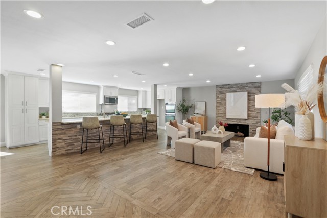 Detail Gallery Image 4 of 40 For 340 E Riverdale, Orange,  CA 92865 - 5 Beds | 3 Baths