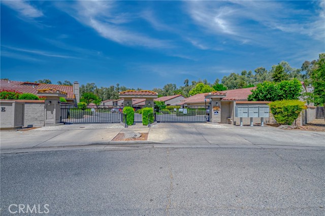 1305 Paseo Redondo Drive, Merced CA: https://media.crmls.org/medias/3c0fb481-d9c2-4923-aea2-5d9bbbfc10a2.jpg