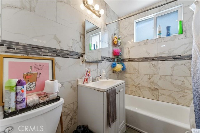 Detail Gallery Image 17 of 26 For 243 E 68th St, Los Angeles,  CA 90003 - – Beds | – Baths