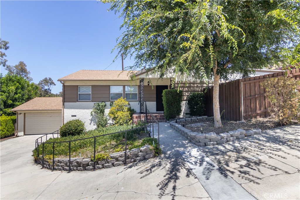 22436 Ave San Luis