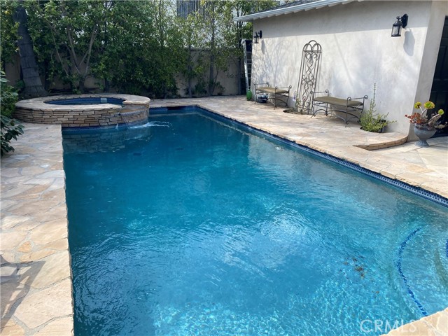 4125 Bakman Avenue, Studio City CA: https://media.crmls.org/medias/3c100ca3-5ecd-410e-8387-b988ad76f9c2.jpg