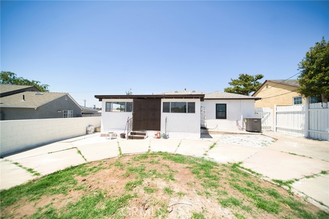 1336 W 118th Street, Los Angeles CA: https://media.crmls.org/medias/3c1018ae-4099-45a6-a6bb-77f3619c527e.jpg