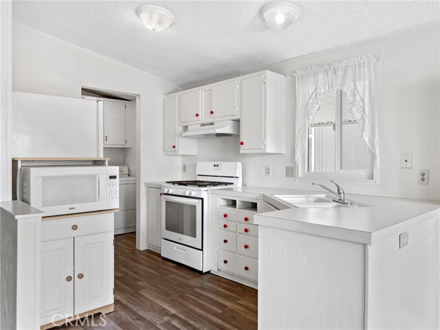 Detail Gallery Image 12 of 35 For 22020 Nisqually Rd #3,  Apple Valley,  CA 92308 - 3 Beds | 2 Baths