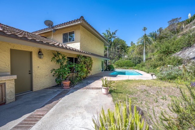 851 Misty Isle Drive, Glendale CA: https://media.crmls.org/medias/3c11a6b0-d0ff-4a1e-bcfe-06e79eb6dbf4.jpg