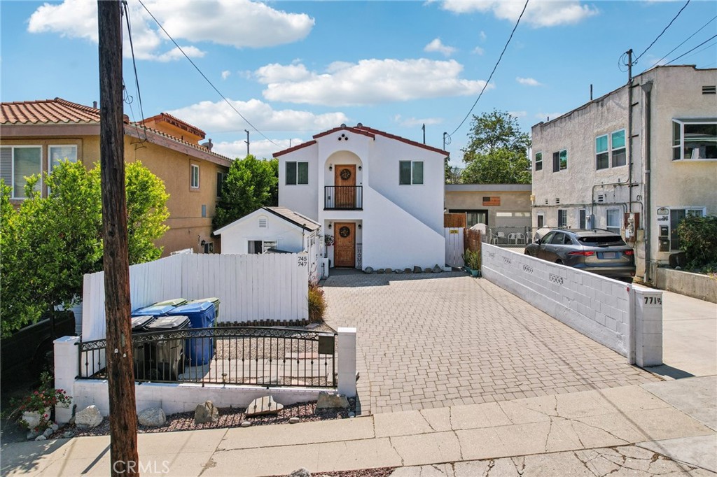 https://media.crmls.org/medias/3c120581-ce39-4142-86c1-181c5139e7ff.jpg?preset=X-Large