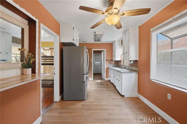 Detail Gallery Image 11 of 33 For 12318 Halo, Lynwood,  CA 90262 - 3 Beds | 2 Baths