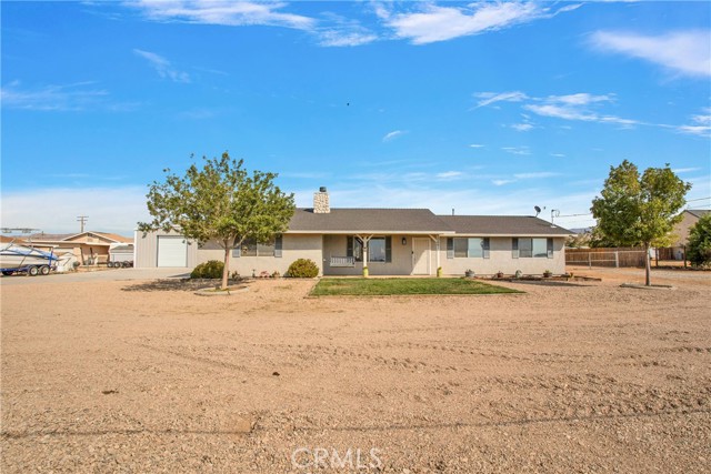 Detail Gallery Image 5 of 55 For 10661 Blackfoot Rd, Apple Valley,  CA 92308 - 3 Beds | 2 Baths