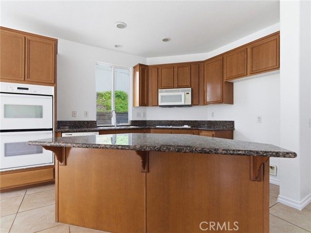 Detail Gallery Image 5 of 36 For 29436 Shannon Ct, Canyon Country,  CA 91387 - 4 Beds | 2/1 Baths