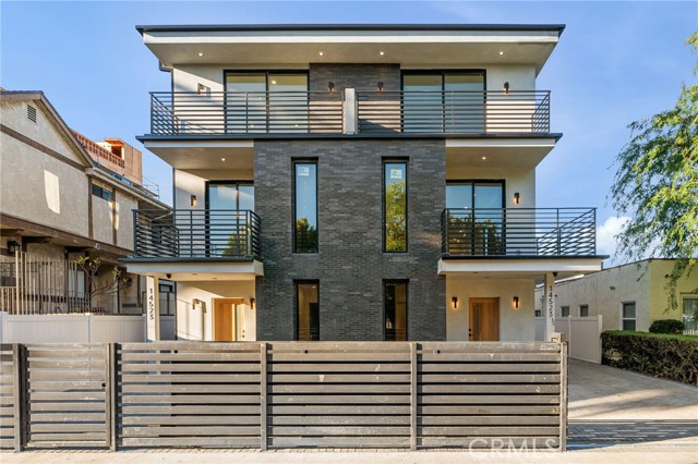 Detail Gallery Image 2 of 14 For 14525 Weddington St, Sherman Oaks,  CA 91411 - 4 Beds | 4/1 Baths