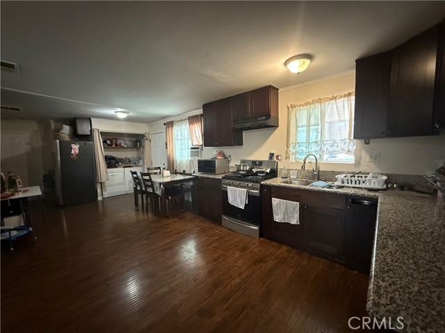 12700 Elliott Avenue, El Monte CA: https://media.crmls.org/medias/3c16ee5b-13a7-4bf6-b926-54f046e42c04.jpg