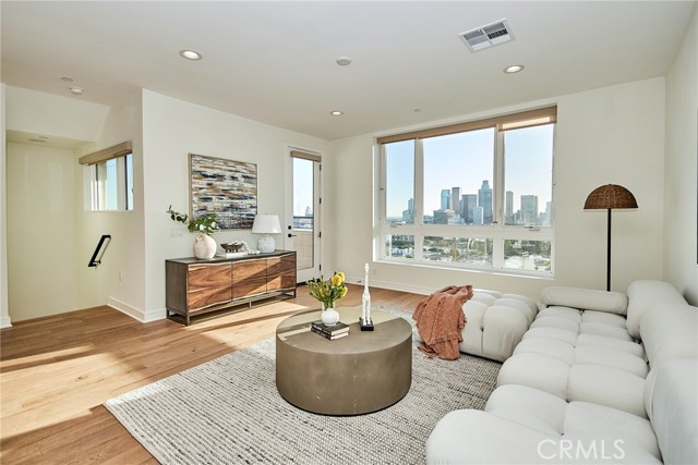 1050 N Joels Place, Los Angeles CA: https://media.crmls.org/medias/3c17b9f0-2a71-4d4e-8cce-dd7c0800d482.jpg