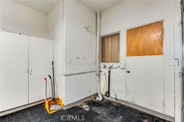 Washer/Dryer hookups in garage