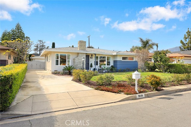 front curb view contain long driveway