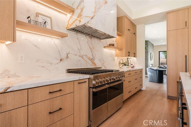 521 N Sparks Street, Burbank CA: https://media.crmls.org/medias/3c192a5b-0f97-4f48-a3ee-792e583b6401.jpg