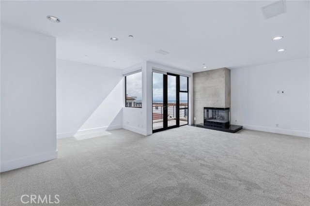 129 20th Street, Manhattan Beach CA: https://media.crmls.org/medias/3c194352-0533-4c9c-a1d1-918f270be0c5.jpg