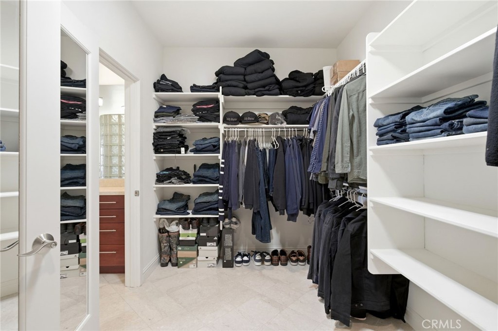 https://media.crmls.org/medias/3c199b01-4d9c-4f23-96c6-25bed05dec5e.jpg?preset=X-Large