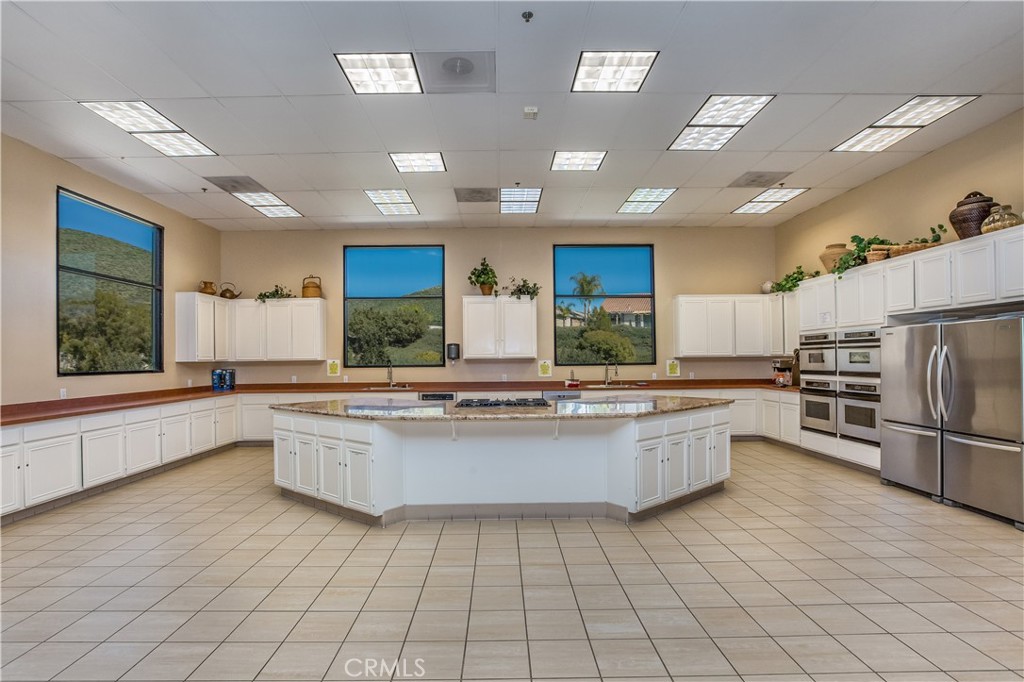https://media.crmls.org/medias/3c1b0c15-6b50-4c76-915a-e398d75ac93a.jpg?preset=X-Large
