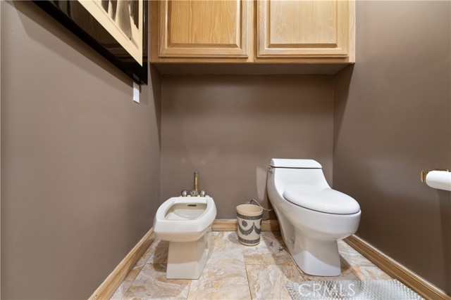 6011 Paseo La Vista, Woodland Hills CA: https://media.crmls.org/medias/3c1b2c3d-cf35-4a78-aa85-697d2d47eebb.jpg