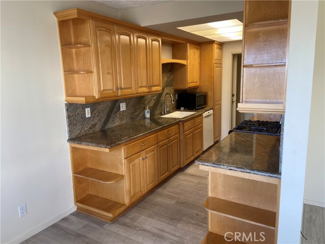 Detail Gallery Image 28 of 61 For 11820 Mayfield Ave #212,  Los Angeles,  CA 90049 - 2 Beds | 2 Baths