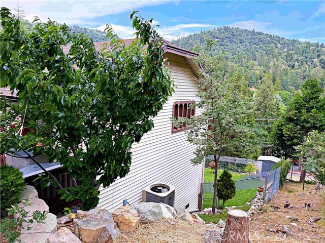 489 Dorn Drive, Crestline CA: https://media.crmls.org/medias/3c1deb42-37b0-43de-a527-bc8cdc7f3a44.jpg