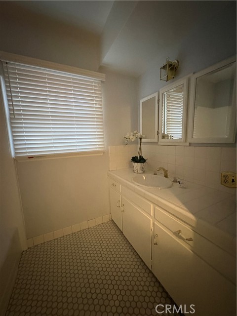 Detail Gallery Image 17 of 22 For 20955 De Mina, Woodland Hills,  CA 91364 - 3 Beds | 2 Baths