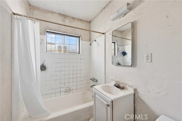 Detail Gallery Image 54 of 75 For 223 N Chester, Compton,  CA 90221 - – Beds | – Baths