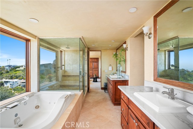2516 Temple Hills Drive, Laguna Beach CA: https://media.crmls.org/medias/3c1eb8c9-0f70-403e-978e-359445363d3c.jpg
