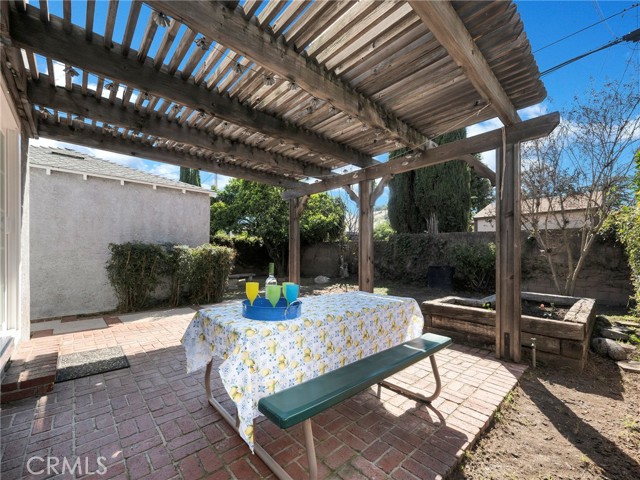 Detail Gallery Image 42 of 55 For 345 S Beachwood Dr, Burbank,  CA 91506 - 5 Beds | 3 Baths