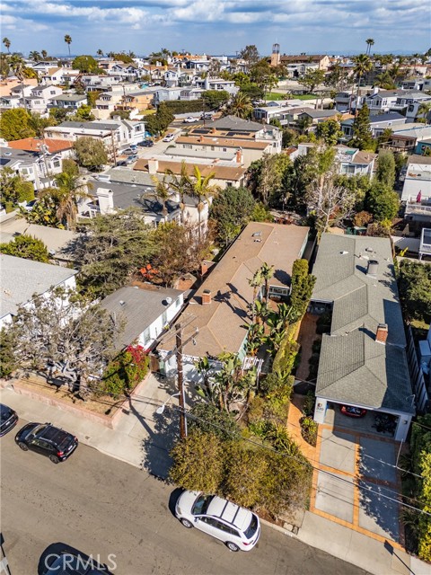 The rare single level home......AND a huge yard.  This is unlike anything on the market