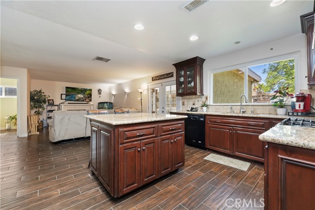 Detail Gallery Image 8 of 26 For 5829 Aurora Ave, Jurupa Valley,  CA 91752 - 4 Beds | 2/1 Baths