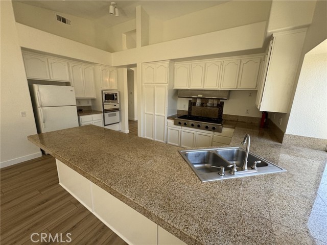 Detail Gallery Image 9 of 26 For 9195 Desert Acacia, Corona,  CA 92883 - 3 Beds | 2 Baths