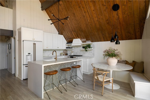 Detail Gallery Image 6 of 25 For 27663 North Bay Rd, Lake Arrowhead,  CA 92352 - 4 Beds | 3 Baths