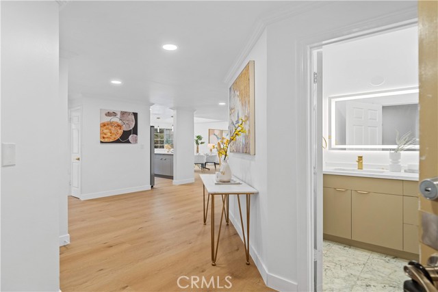 Detail Gallery Image 15 of 53 For 10475 Ashton Avenue Ave #301,  Los Angeles,  CA 90024 - 2 Beds | 3 Baths