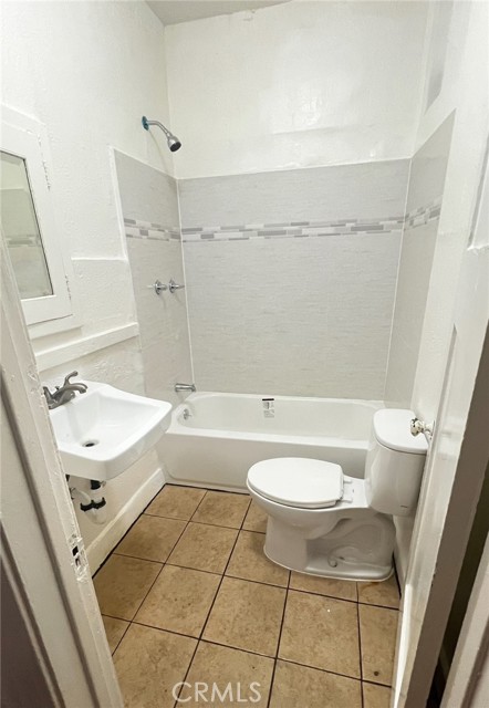 Detail Gallery Image 8 of 8 For 1421 S Valencia St, Los Angeles,  CA 90015 - 0 Beds | 1 Baths