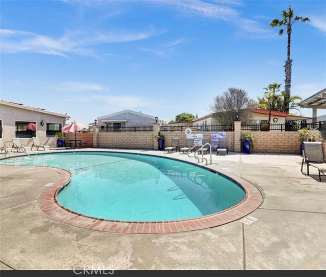 80 Huntington Street, Huntington Beach CA: https://media.crmls.org/medias/3c2319d3-dfed-4bfc-8734-e411f47ecc6c.jpg