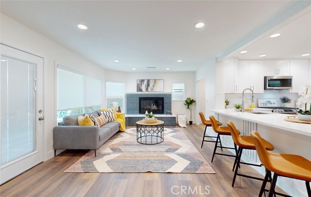 Detail Gallery Image 7 of 16 For 5672 Pepperwood, Lakewood,  CA 90712 - 4 Beds | 3 Baths