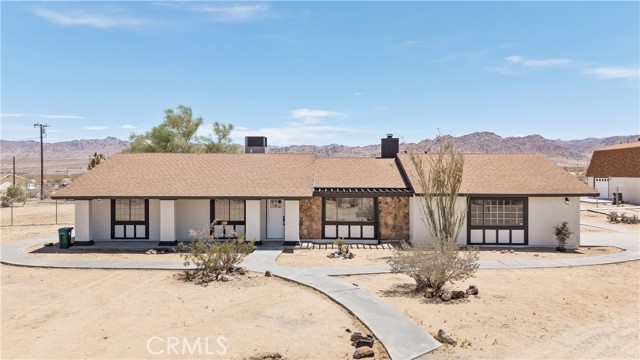 Detail Gallery Image 1 of 11 For 63625 Uranium Rd, Joshua Tree,  CA 92252 - 4 Beds | 3 Baths