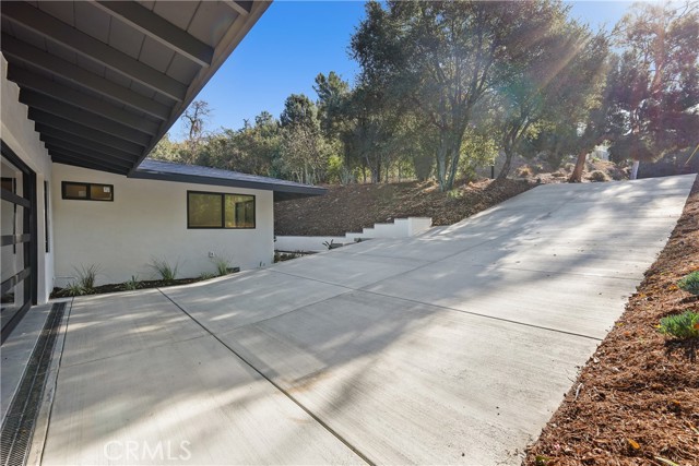 2115 E Santiago Street, Covina CA: https://media.crmls.org/medias/3c26c022-3c4e-4fdb-9b47-3657b79225be.jpg