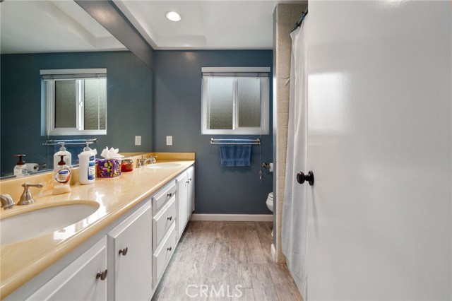 23761 Singapore Street, Mission Viejo CA: https://media.crmls.org/medias/3c27cfe6-dd41-44b7-bc98-3b1ac6e25961.jpg