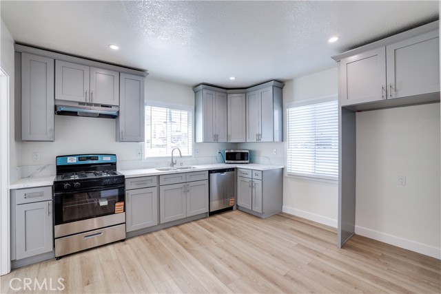 Detail Gallery Image 7 of 15 For 722 Main St, Huntington Beach,  CA 92648 - 2 Beds | 1 Baths