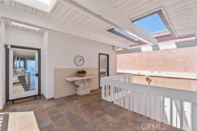 Detail Gallery Image 2 of 30 For 1091 La Mirada St, Laguna Beach,  CA 92651 - 4 Beds | 4 Baths