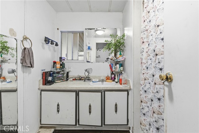 3753 East Ave. I, Lancaster CA: https://media.crmls.org/medias/3c2900cb-a444-4937-8162-69378fd95274.jpg