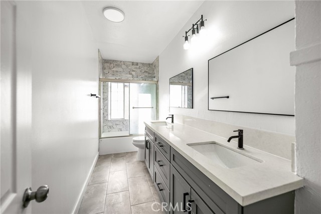 Detail Gallery Image 17 of 25 For 2823 W 8th St, Los Angeles,  CA 90005 - 4 Beds | 2/1 Baths