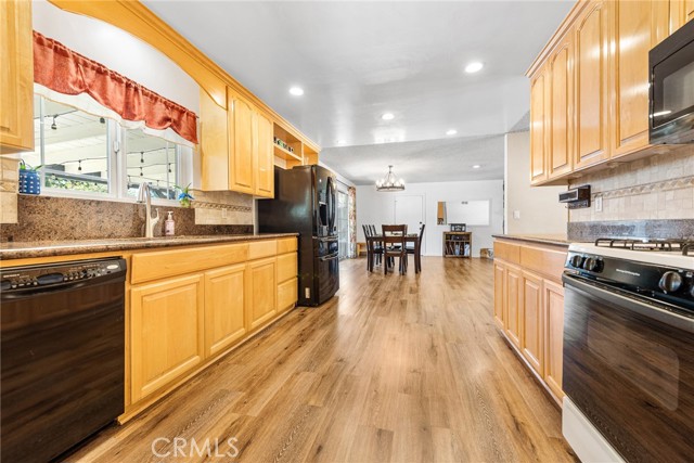 Detail Gallery Image 17 of 53 For 19830 Grant, Corona,  CA 92881 - 4 Beds | 3 Baths