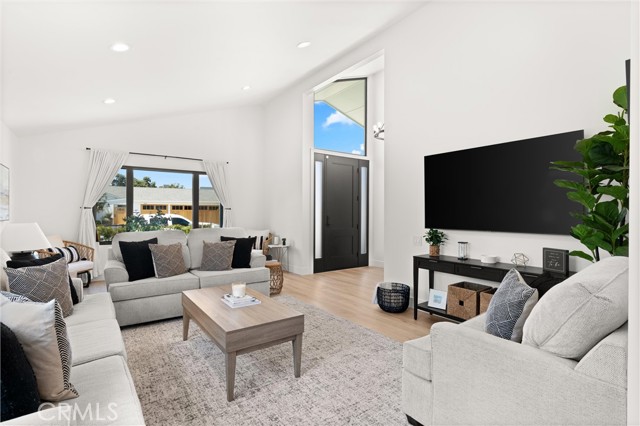 19582 Summer Breeze Lane, Huntington Beach CA: https://media.crmls.org/medias/3c29d595-c8e6-44c6-94e9-9d08d6bd9120.jpg