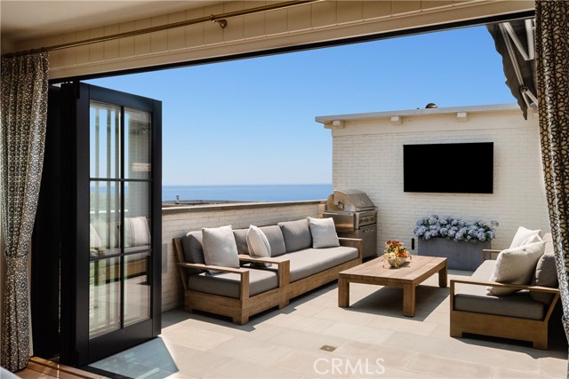 2617 Vista Drive, Manhattan Beach, California 90266, 4 Bedrooms Bedrooms, ,4 BathroomsBathrooms,Residential,Sold,Vista,SB21188068