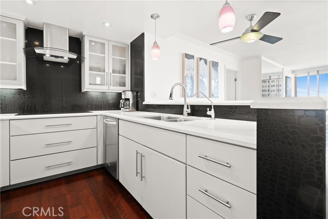 700 E Ocean Boulevard, Long Beach CA: https://media.crmls.org/medias/3c2a58f2-540e-4c05-abd5-85a6e1221859.jpg
